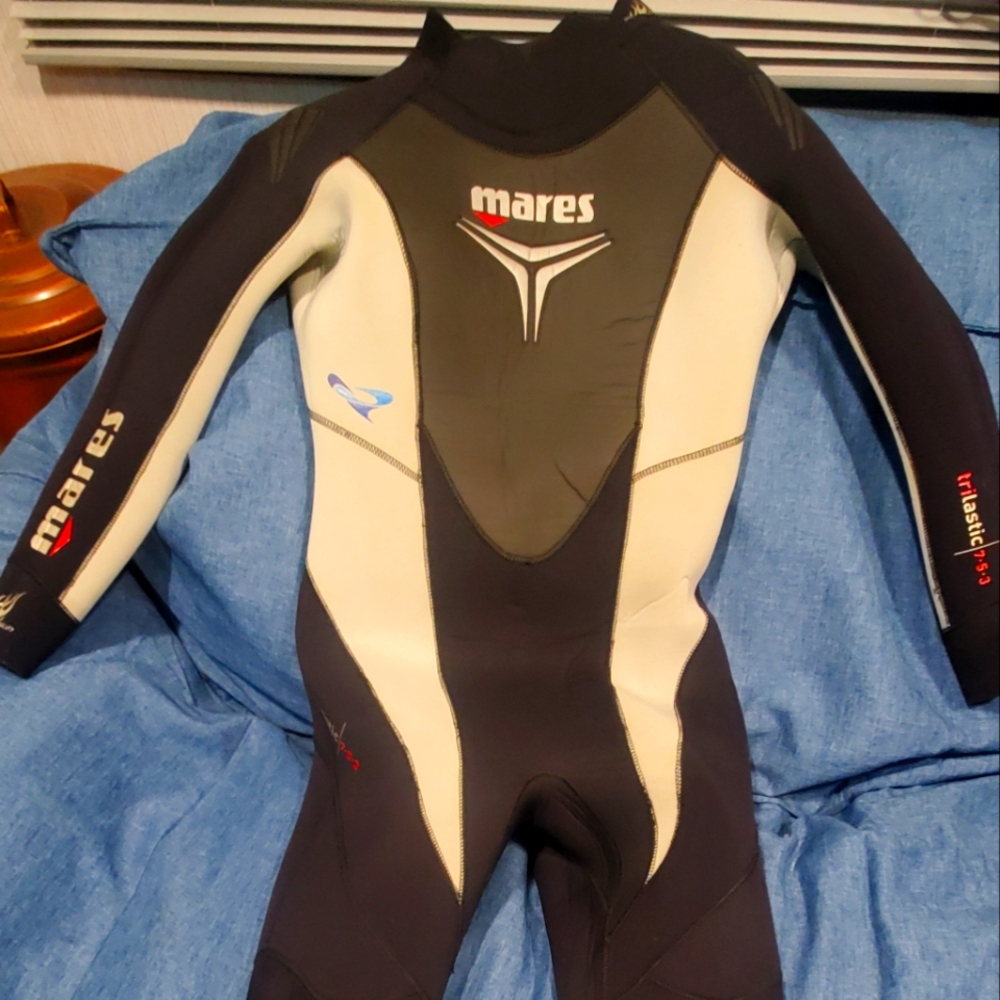 Womens Mares 7*5*3 Wetsuit Size 4